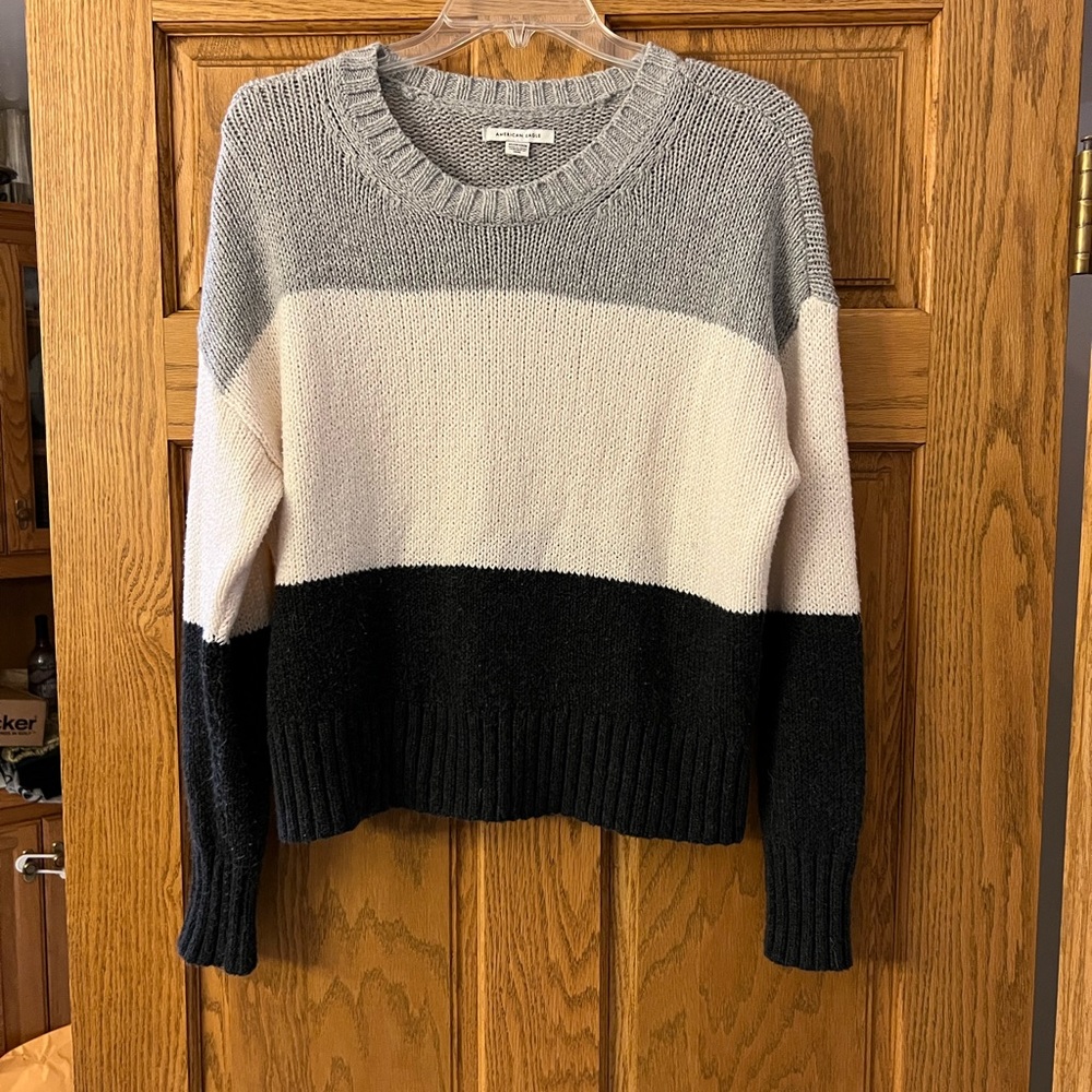 Striped pullover crew neck sweater from American Eagle. Size XS